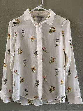 H&M sz4 White Button-Down Blouse with Small Floral Sprigs